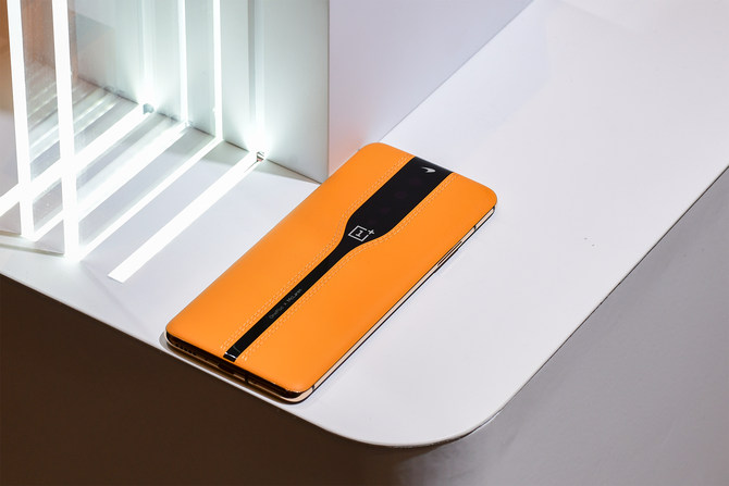 The camera disappears in less than a second?Currently only one plus concept phone can do it
