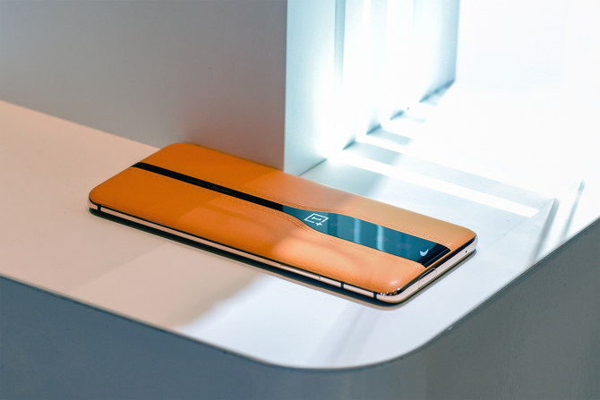 The camera disappears in less than a second?Currently only one plus concept phone can do it
