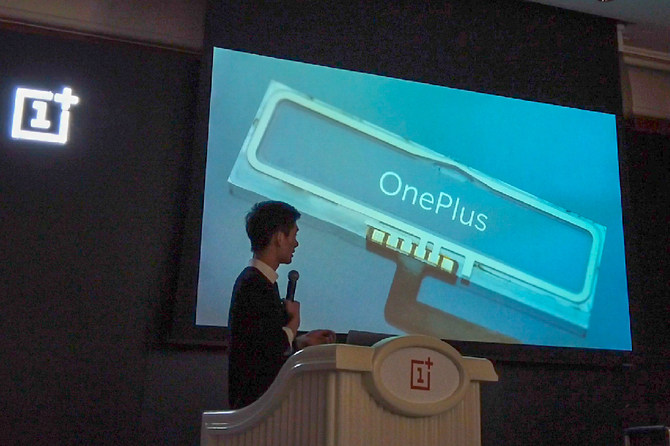 The camera disappears in less than a second?Currently only one plus concept phone can do it